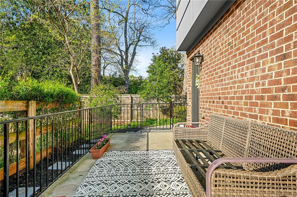 609 King Arnold Street