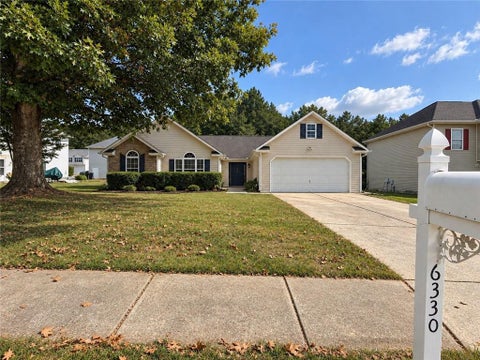 Homes For Sale - 6330 Queensdale Drive<br/> Douglasville, GA 30135
