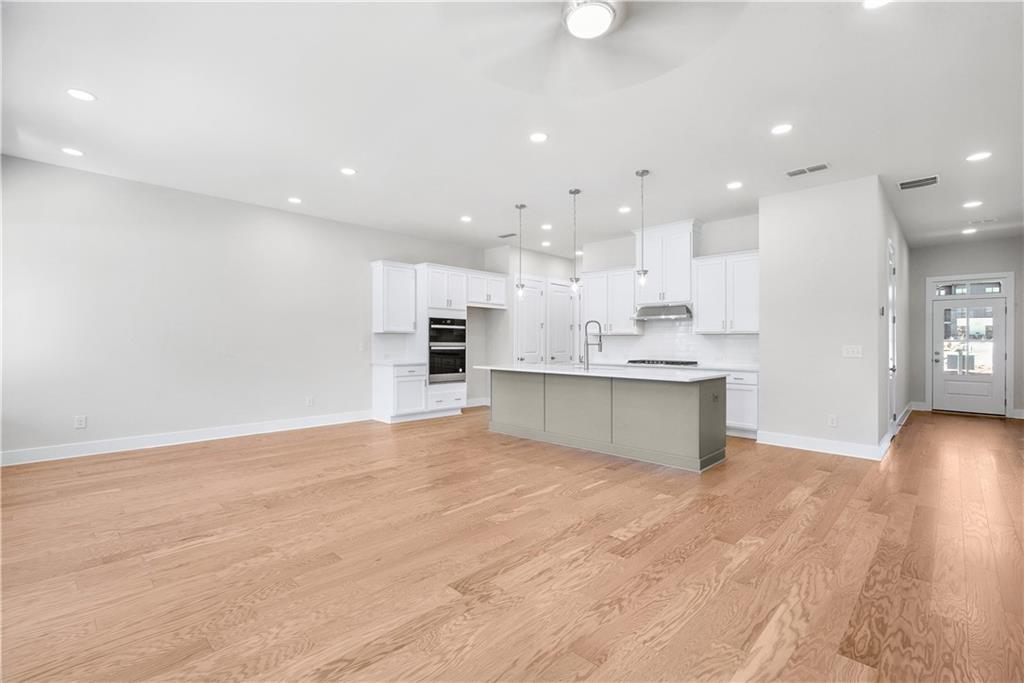 1935 Redfield Road NE 15