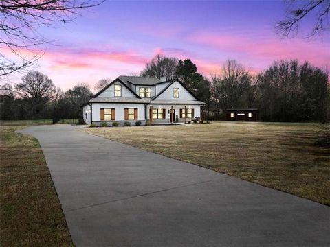Homes For Sale - 351 Savannah Drive<br/> Mansfield, GA 30055