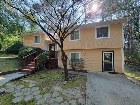 Homes For Sale - 718 Harness Crescent<br/> Lithonia, GA 30058