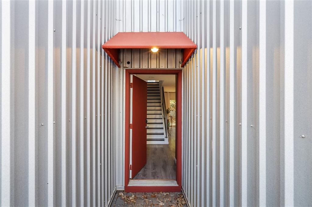 920 Memorial Drive SE 23