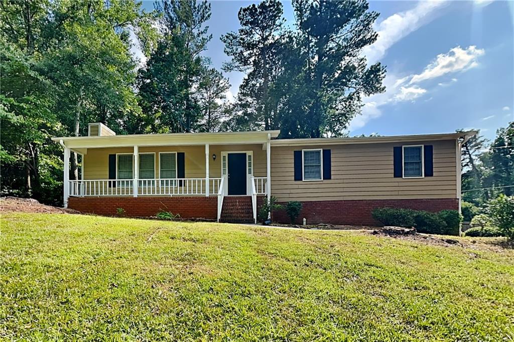 Charming 3 bed, 2 bath, 1,624 sqft home in Marietta! Open kitchen concept with updated counters and a spacious living room. Primary suite with attached bathroom. Spacious backyard, great for gatherings! Pets accepted on a case by case basis. Additional admin fees apply. The Fireplace is decorative. Schedule your showing today! This home is as-is.
LEASE TERM:1 year
This home may be located within a Homeowners Association (HOA) community. If so, residents will be responsible for adhering to all HOA rules and regulations. Please contact your agent or landlord's agent for more information.
DISCLAIMER: Cobb County has certain restrictions on the number and relationship of occupants living in single family homes. All prospective tenants represent that they have reviewed, understand and shall comply with such restrictions.