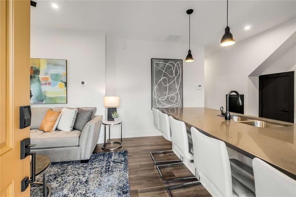 991 Hampton Street NW