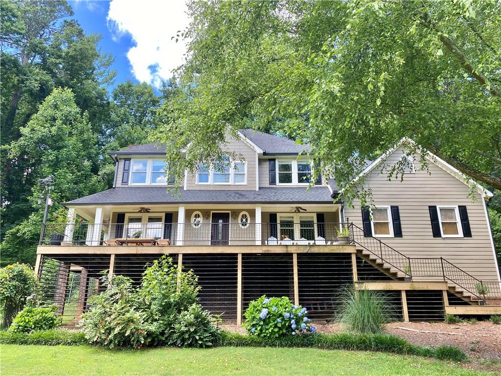A hidden sanctuary on the Roswell/Alpharetta line, this fully furnished farmhouse sits on over 5 acres. Private, quiet, end of street, a paradise for kids. 3 generous sized bedrooms plus a nursery/office, 2.5 baths, open living spaces and fully equipped kitchen. Oversized porch, swing set, fire pit, trampoline and garden with chicken coop. Sip your coffee on the porch while watching the deer graze on the field.
7 minutes to downtown Alpharetta
8 minutes to Verizon Amphitheater
10 minutes to Avalon
10 minutes to downtown Roswell
32 minutes to Georgia Aquarium
