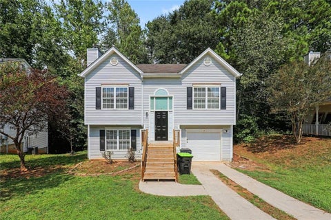 Homes For Sale - 4102 Robin Circle<br/> Atlanta, GA 30349
