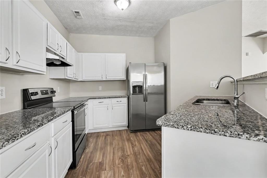 4102 Robin Circle