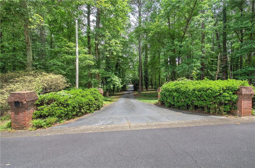 2316 Cross Creek Drive SW