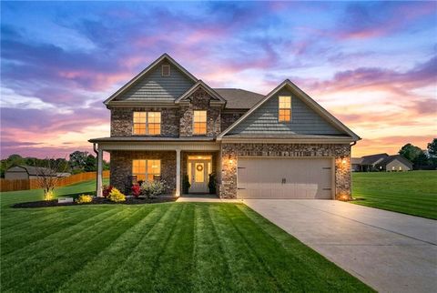 Homes For Sale - 214 Millie Court<br/> Jackson, GA 30233