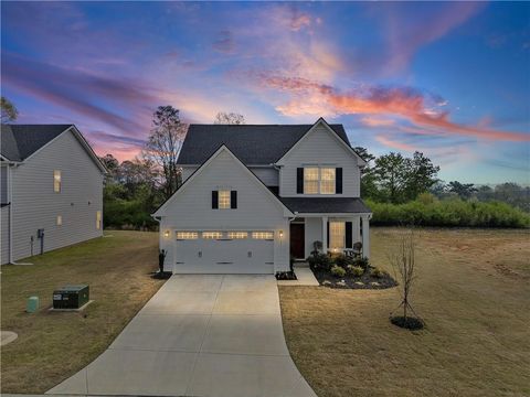 Homes For Sale - 157 Asbury Circle<br/> Calhoun, GA 30701