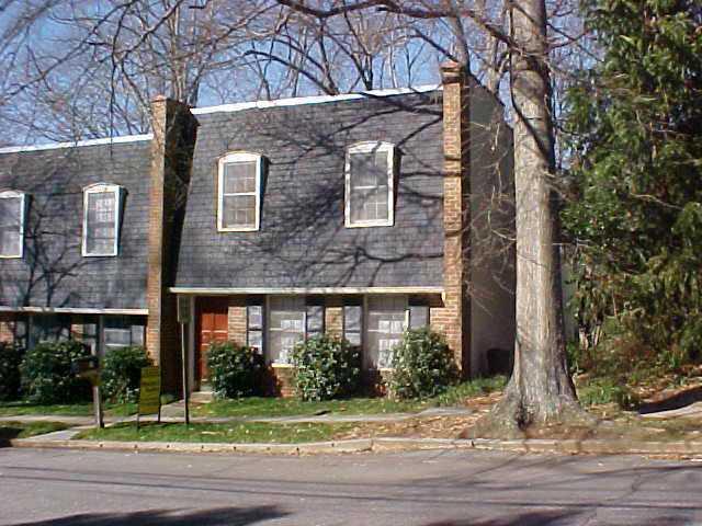 REDUCED FOR A QUICK SALE. 2 BEDROOM, 2 BATh TOWNHOUSE WITH UPDATED KITCHEN AND GREAT ROOMMATE FLOOR PLAN IN THE HEART OF DECATUR. WALK TO ALL THE GREAT DECATUR RESTAURANTS, SHOPS, SPECIAL EVENTS AND DEKALB COUNTY GOVERNMENT BLDGS.