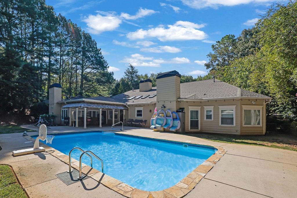 1010 Little River Way