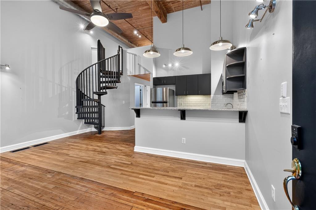 10 James Street 2C