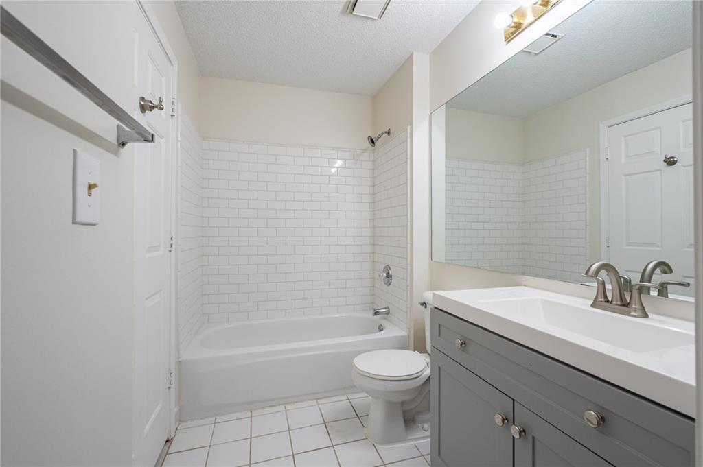 1074 Peachtree Walk #B404, Atlanta, Georgia image 17