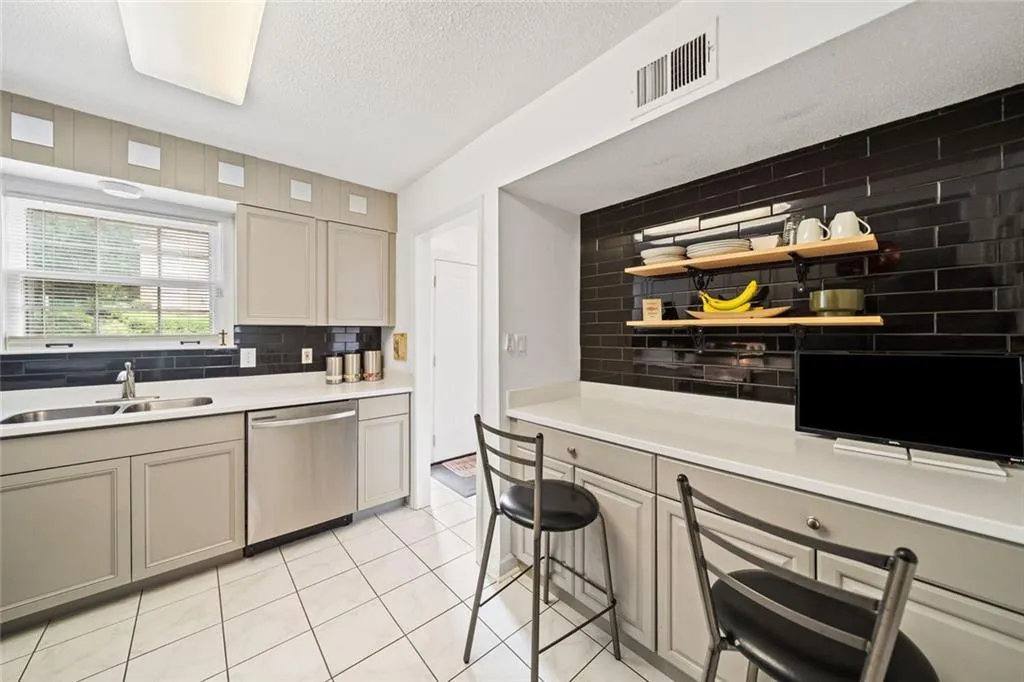 Decatur, Georgia 30032, United States, 3 Bedrooms Bedrooms, ,3 BathroomsBathrooms,Residential,Active,166680