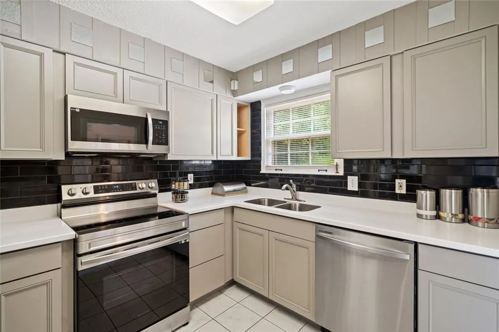 Decatur, Georgia 30032, United States, 3 Bedrooms Bedrooms, ,3 BathroomsBathrooms,Residential,Active,166680