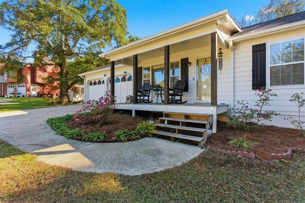 23 LAZY WATER Drive SW