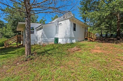 A home in Toccoa