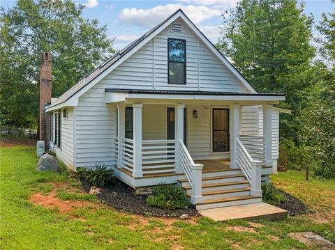 A home in Toccoa