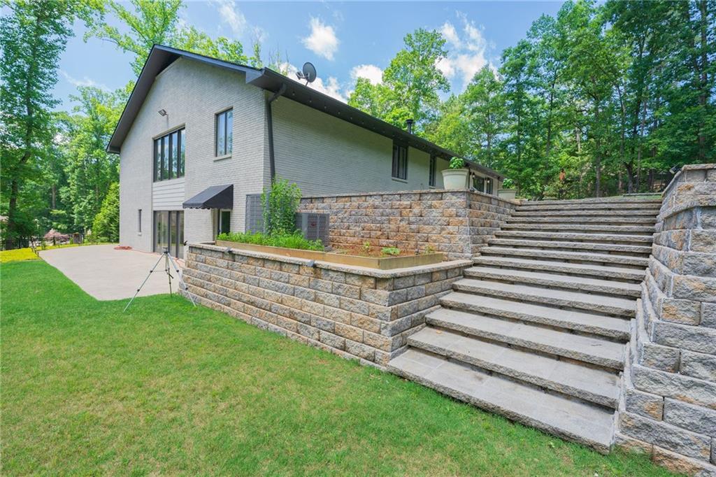 9701 Buice Road, Alpharetta, GA, 30022 4 9701 Buice Road