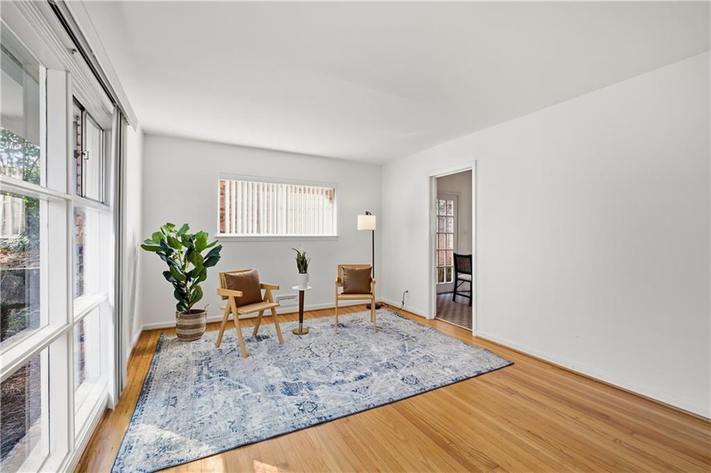 1112 Franklin Circle NE