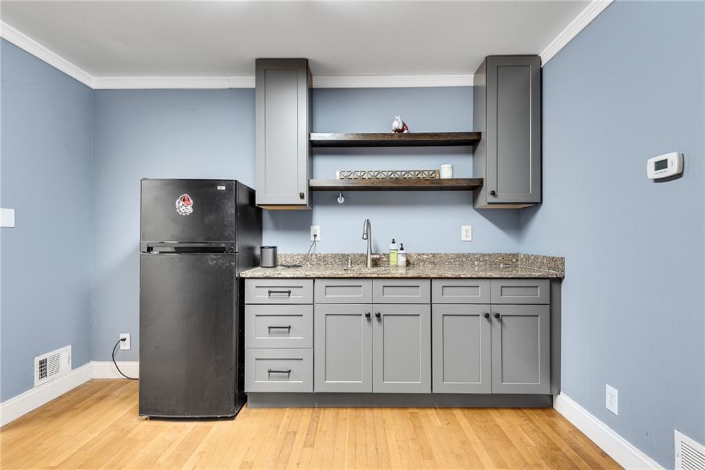 2105 Vistadale Court