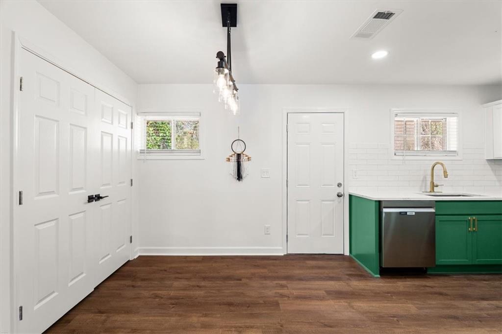 3770 Larkspur Terrace