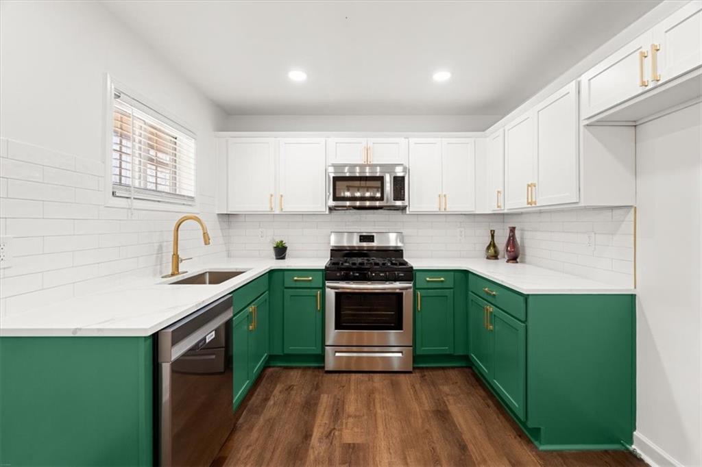 3770 Larkspur Terrace