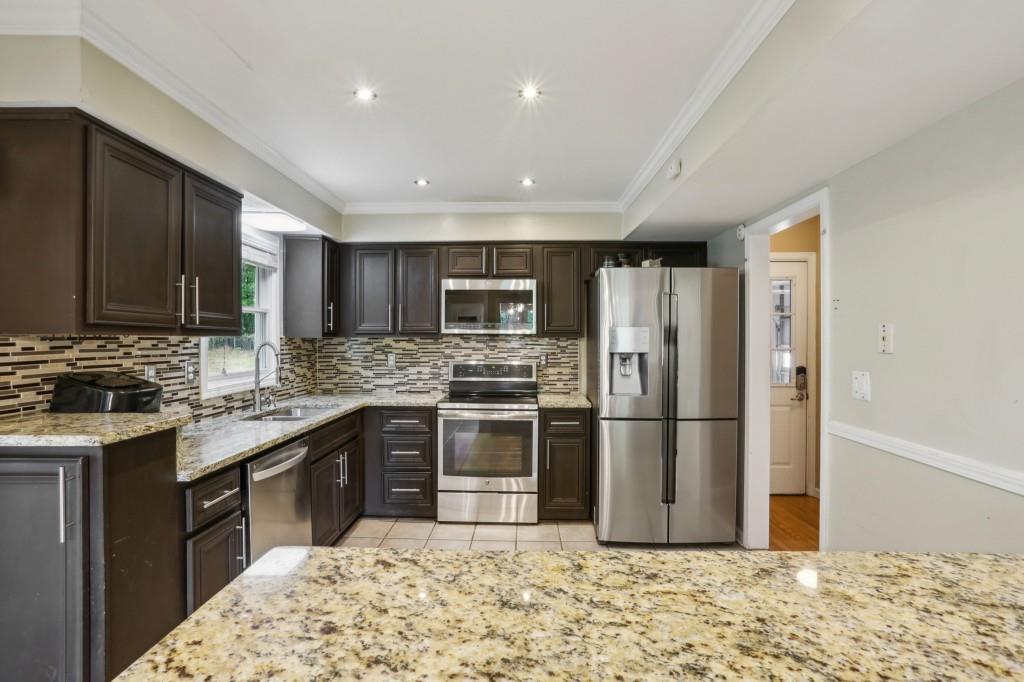 300 Summer Pond Trail, Lawrenceville, Georgia image 12