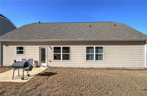 A home in Adairsville