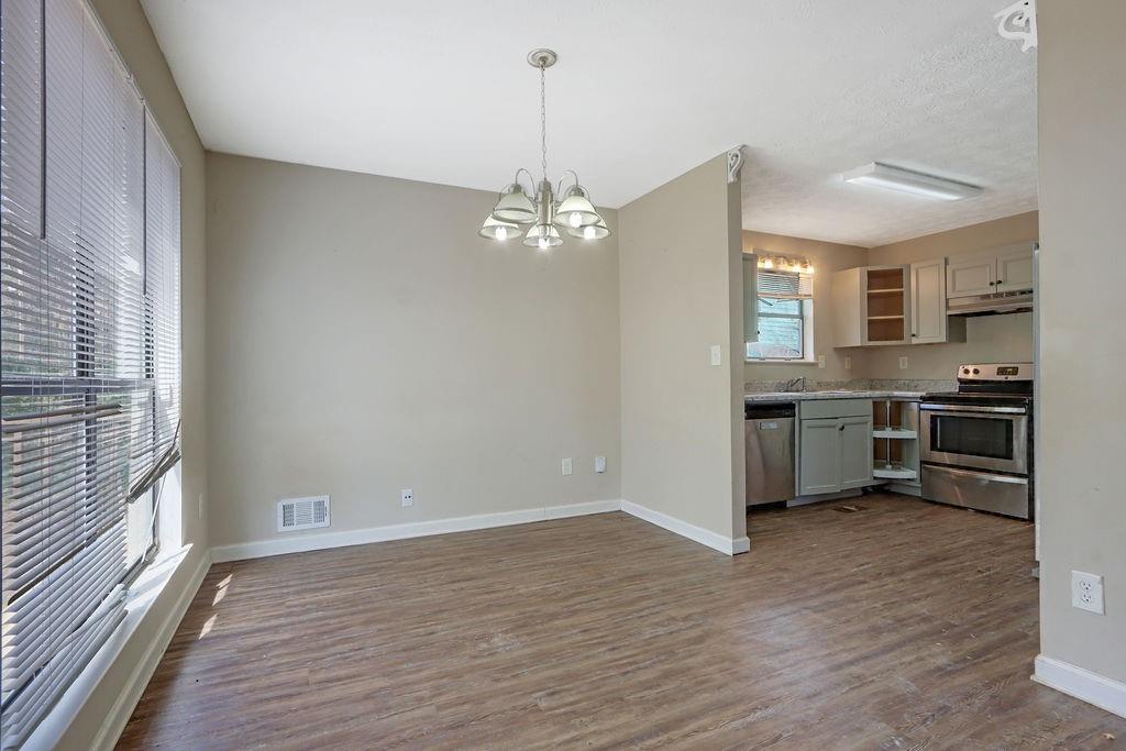 585 Lake Drive, Snellville, Georgia image 6