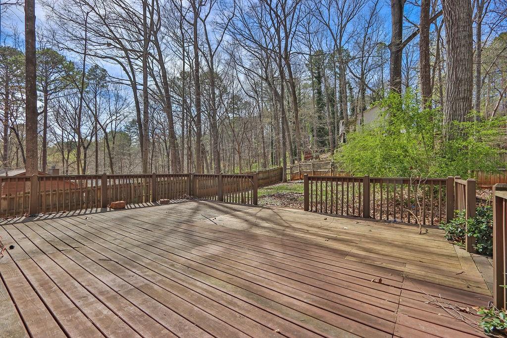 585 Lake Drive, Snellville, Georgia image 17