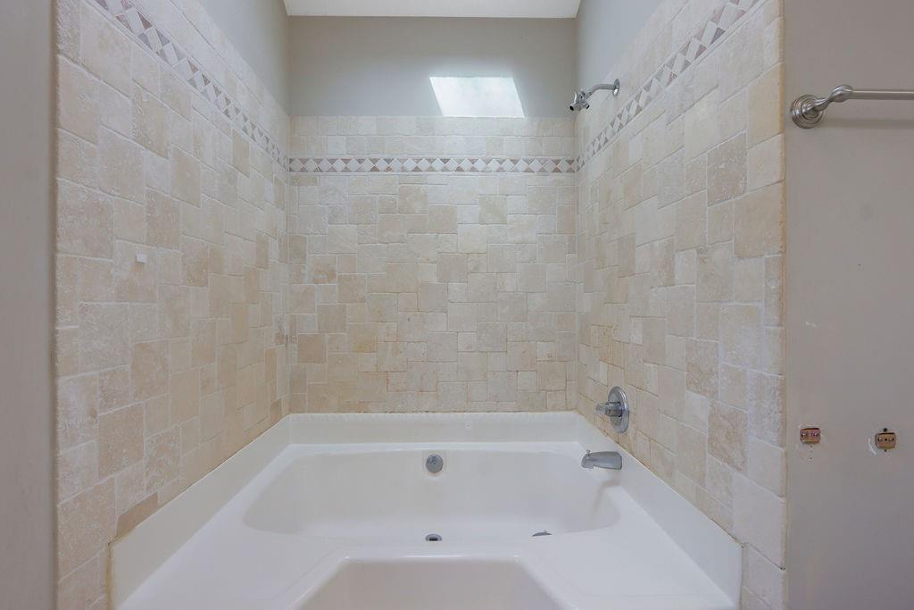 585 Lake Drive, Snellville, Georgia image 11