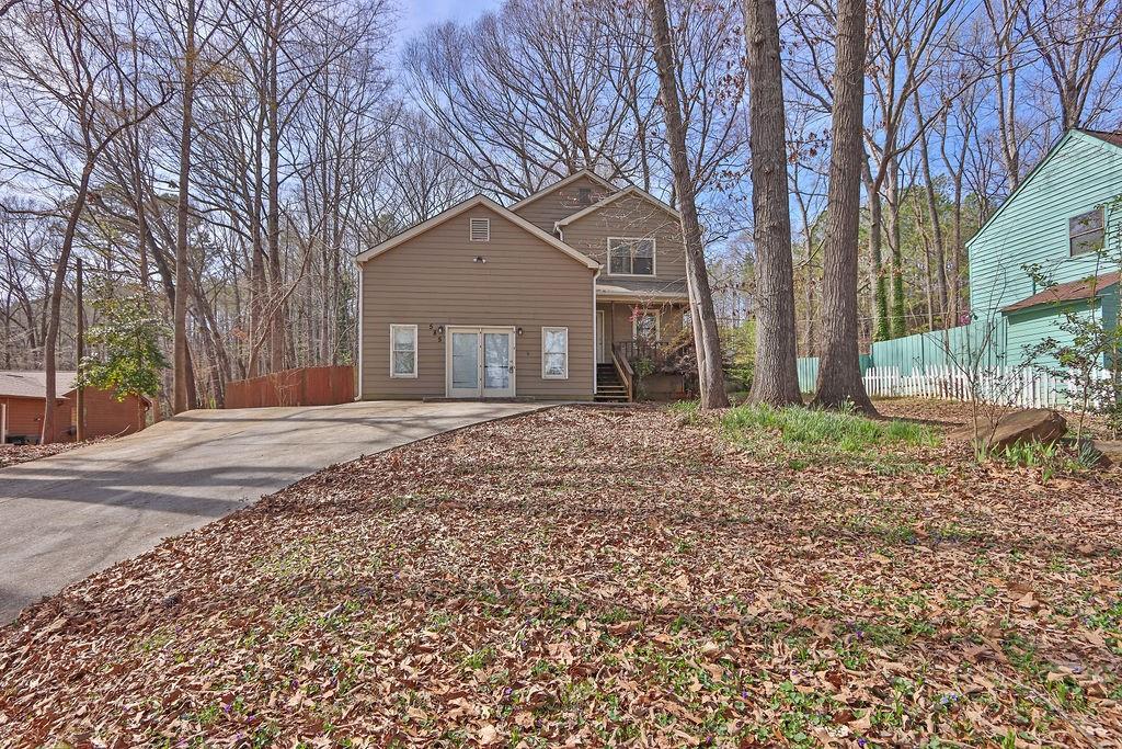 585 Lake Drive, Snellville, Georgia image 2