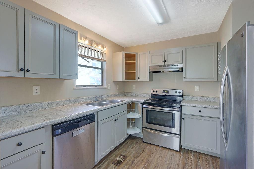 585 Lake Drive, Snellville, Georgia image 7