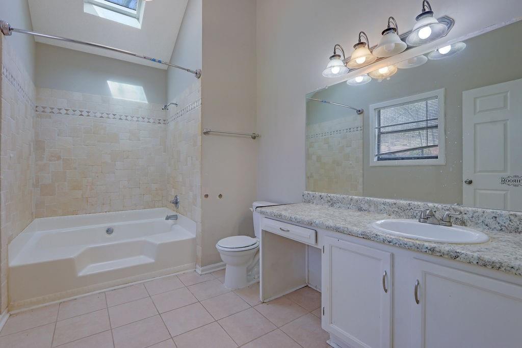 585 Lake Drive, Snellville, Georgia image 10