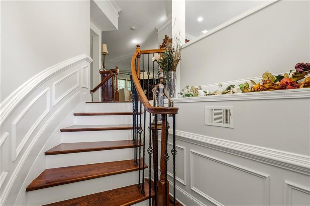 2852 Overlook Court NE