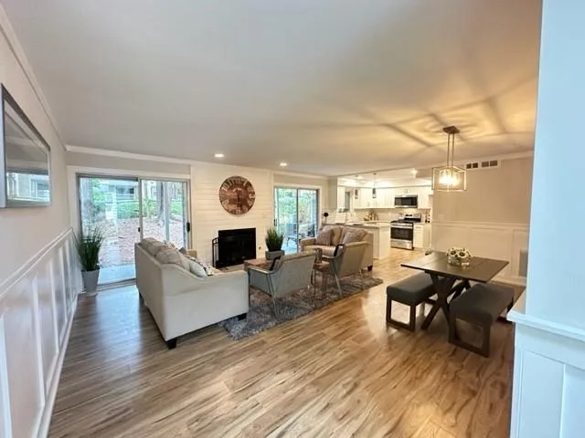 Smyrna, Georgia 30080, United States, 2 Bedrooms Bedrooms, ,2 BathroomsBathrooms,Residential,Active,94818