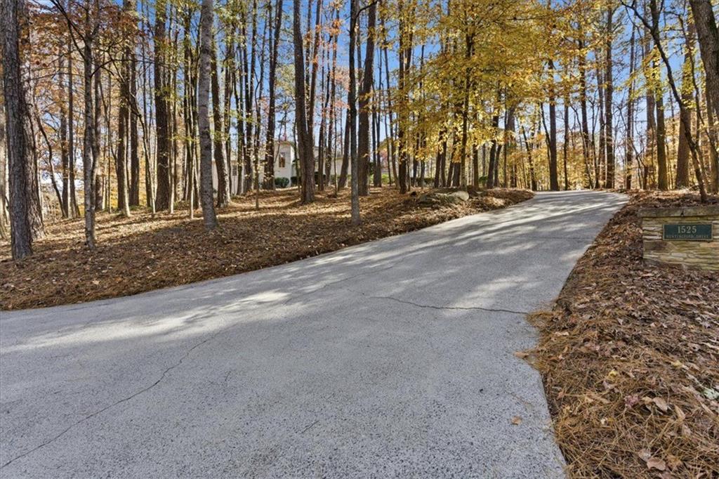 1525 HUNTINGFORD Drive