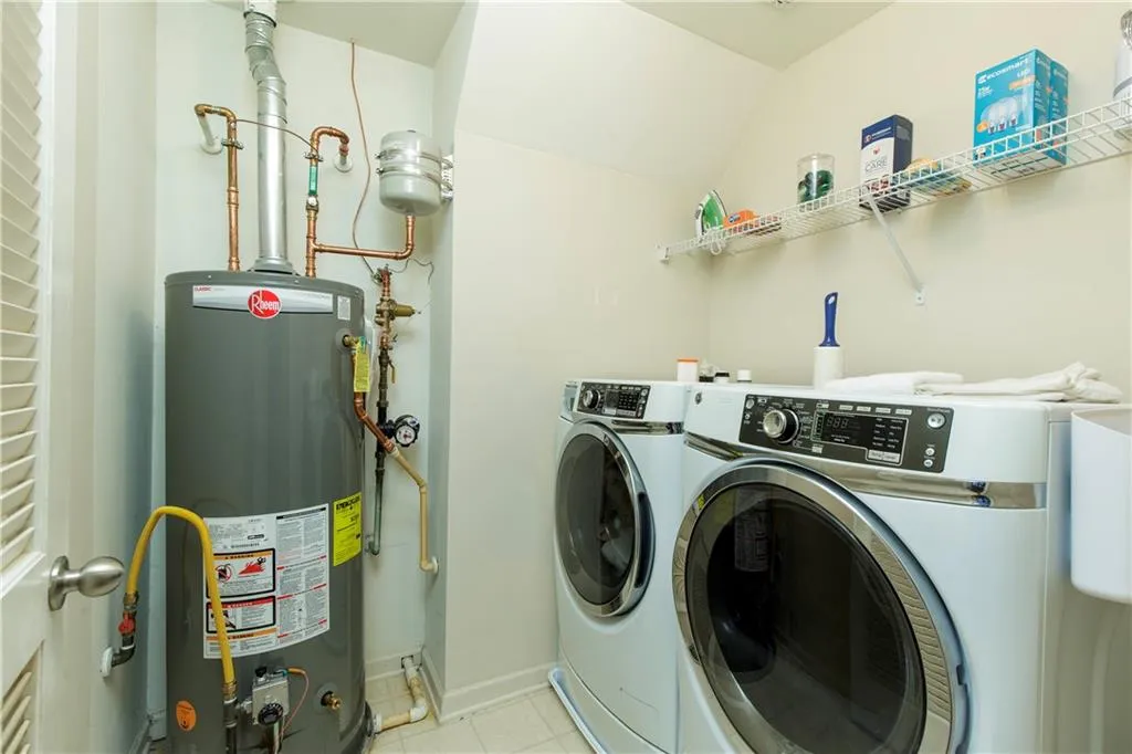 Roswell, Georgia 30076, United States, 2 Bedrooms Bedrooms, ,3 BathroomsBathrooms,Residential,Active,142452