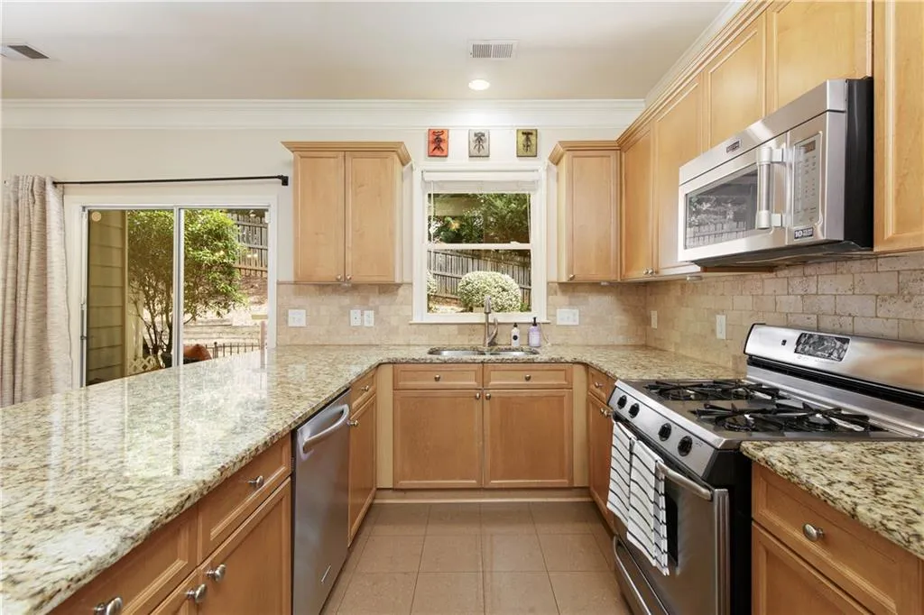 Roswell, Georgia 30076, United States, 2 Bedrooms Bedrooms, ,3 BathroomsBathrooms,Residential,Active,142452