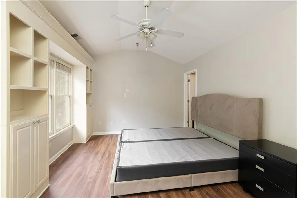 Roswell, Georgia 30076, United States, 2 Bedrooms Bedrooms, ,3 BathroomsBathrooms,Residential,Active,142452