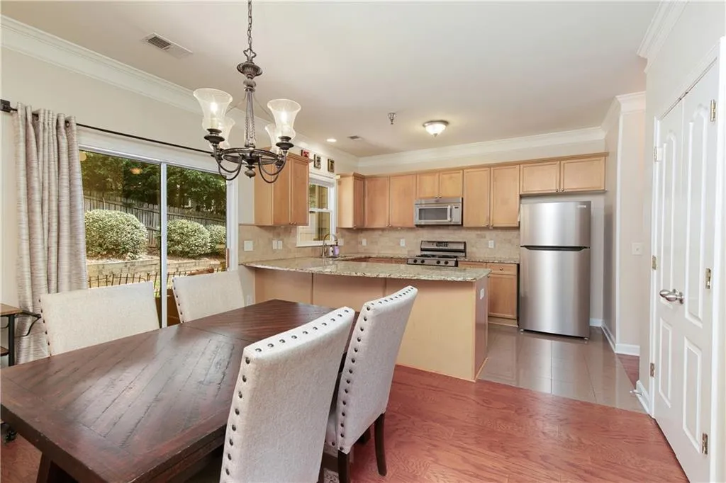 Roswell, Georgia 30076, United States, 2 Bedrooms Bedrooms, ,3 BathroomsBathrooms,Residential,Active,142452