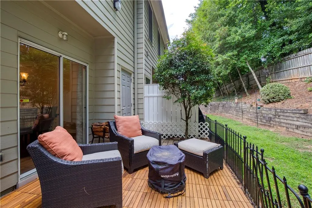 Roswell, Georgia 30076, United States, 2 Bedrooms Bedrooms, ,3 BathroomsBathrooms,Residential,Active,142452