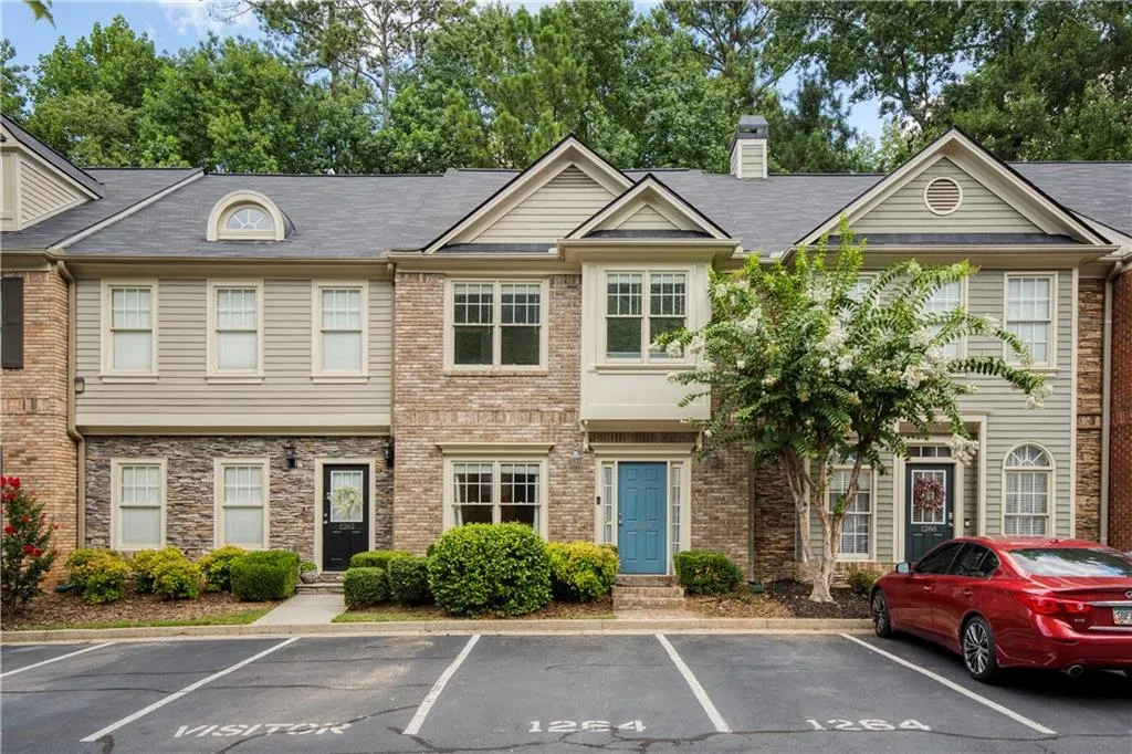 Roswell, Georgia 30076, United States, 2 Bedrooms Bedrooms, ,3 BathroomsBathrooms,Residential,Active,142452