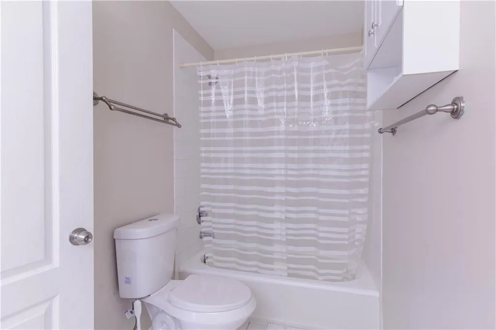 Roswell, Georgia 30076, United States, 2 Bedrooms Bedrooms, ,3 BathroomsBathrooms,Residential,Active,142452