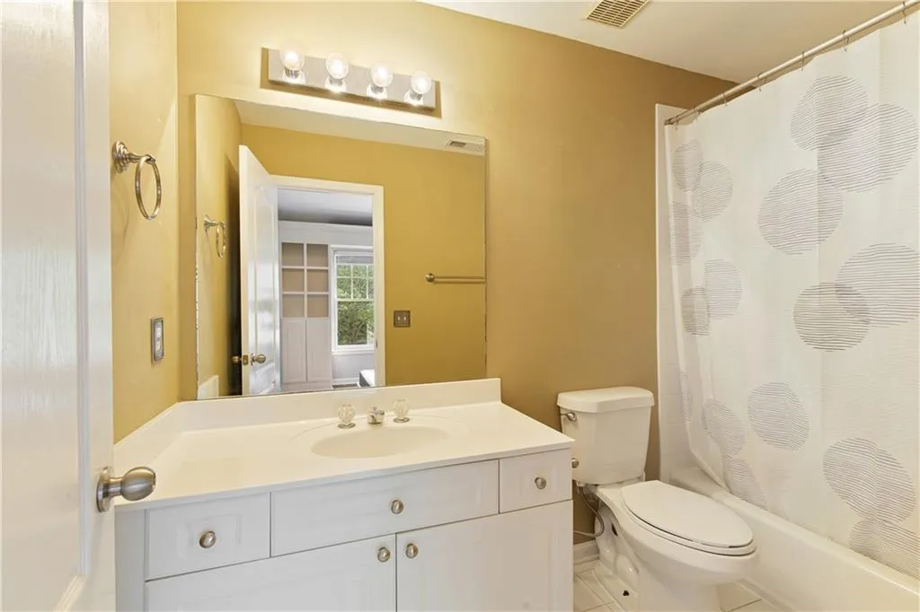 Roswell, Georgia 30076, United States, 2 Bedrooms Bedrooms, ,3 BathroomsBathrooms,Residential,Active,142452