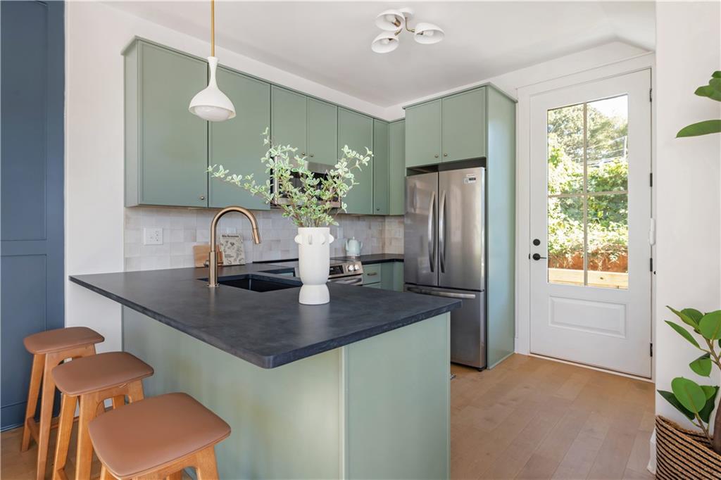 1160 Boulevard SE 11