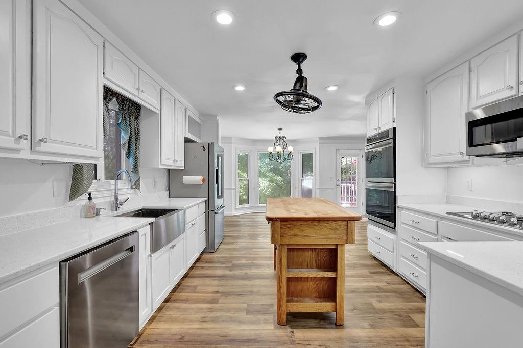 402 W Leslie Court