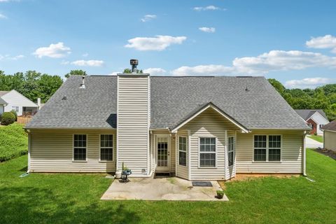 A home in Dacula